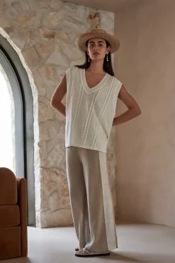 Discount ARCAA Darcy Vest - Cream