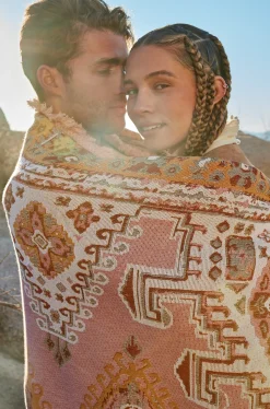 Hot Wandering Folk Desert Throw - Pink Sands